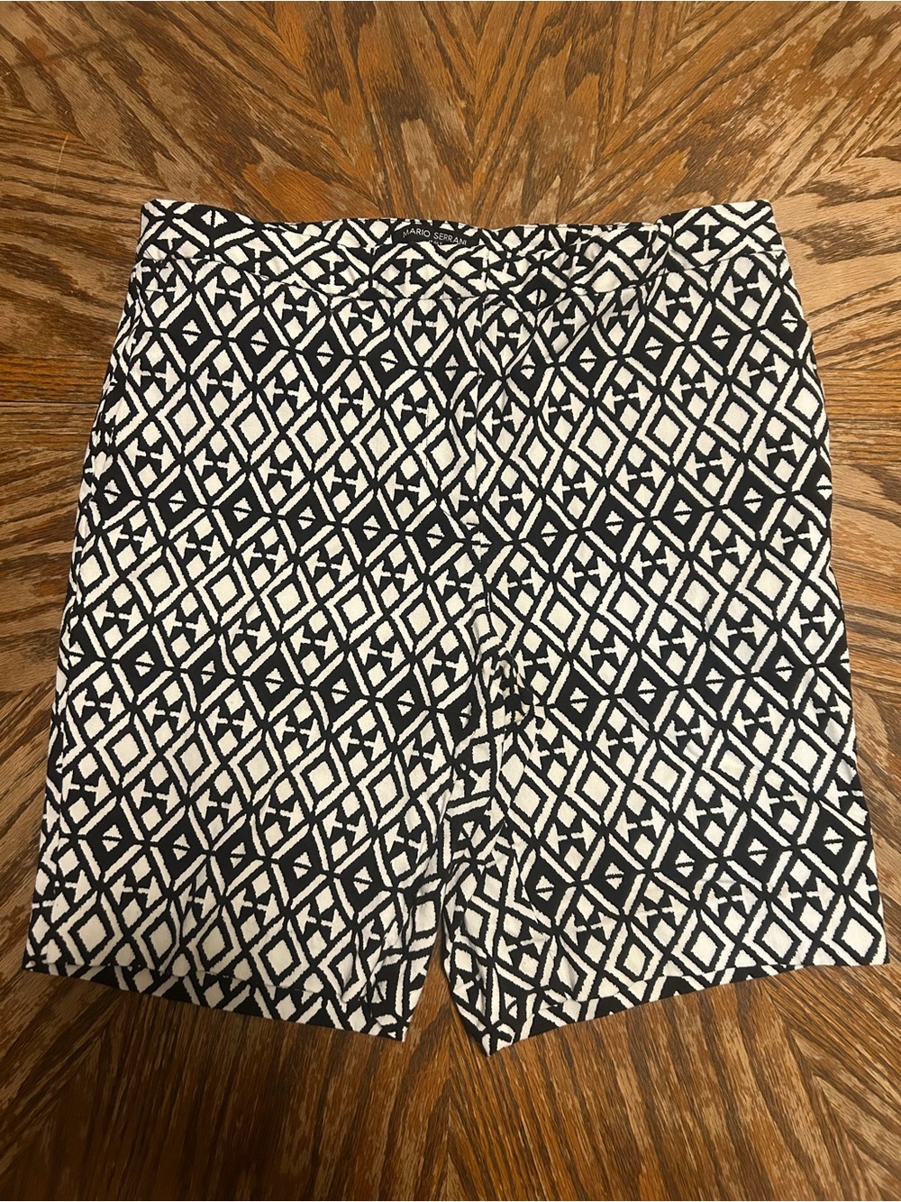 Mario Serrani Italy Black & White Print Stretchy Shorts Size 10